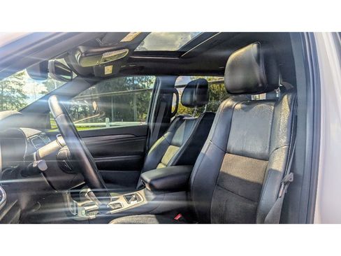 Used 2019 Jeep Grand Cherokee Altitude image 15