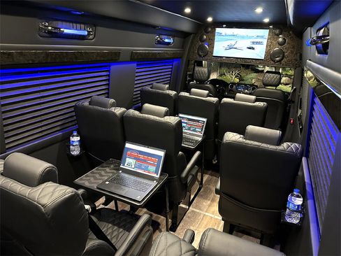 Used 2024 Mercedes-Benz Sprinter 3500 image 27