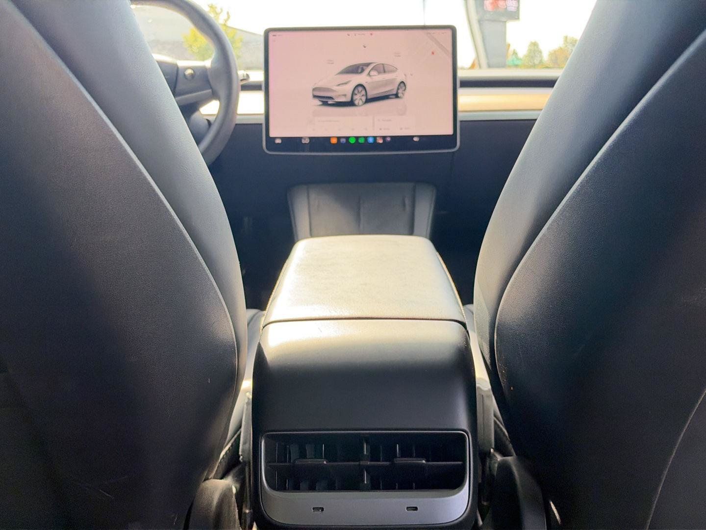 Used 2024 Tesla Model Y Long Range AWD/4WD image 25