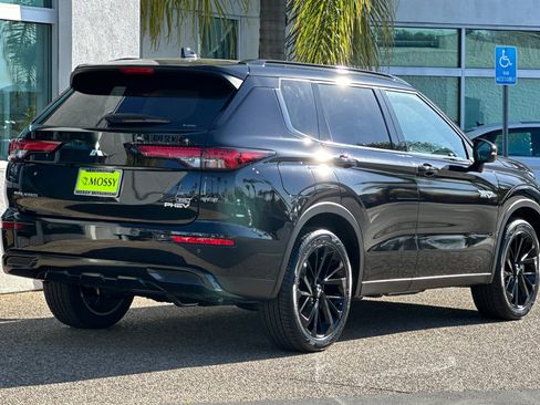 New 2025 Mitsubishi Outlander SEL image 4