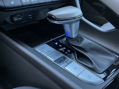 Used 2025 Hyundai Elantra SEL image 36