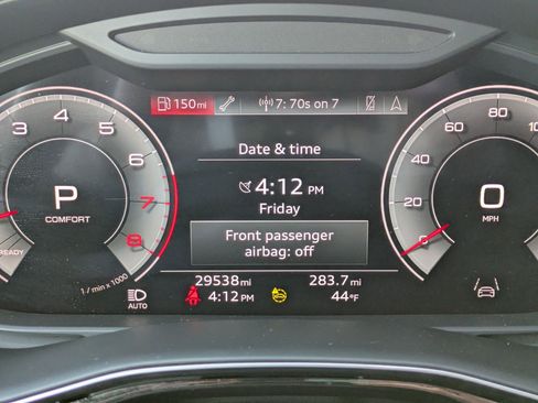 Used 2023 Audi Q8 Premium image 16