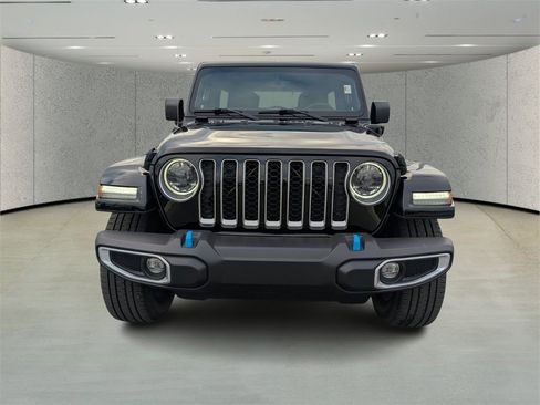 Used 2023 Jeep Wrangler Sahara image 8