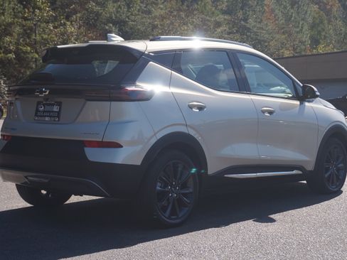 Used 2022 Chevrolet Bolt EUV Premier w/ Launch Edition image 9