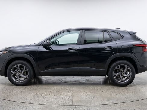 Used 2025 Chevrolet Trax LT w/ LT Convenience Package FWD image 5