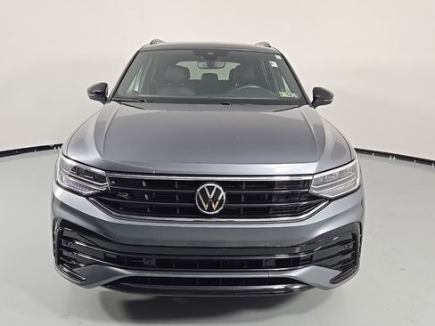 Used 2023 Volkswagen Tiguan SE R-Line image 2