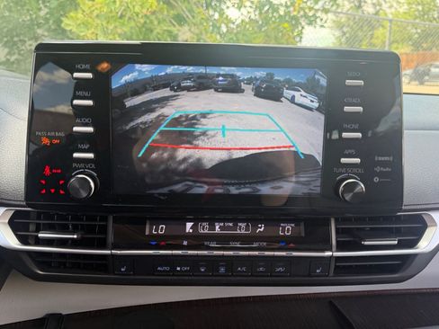 Used 2021 Toyota Sienna XLE AWD/4WD image 27