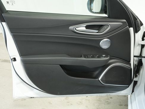 Used 2022 Alfa Romeo Giulia Veloce image 18