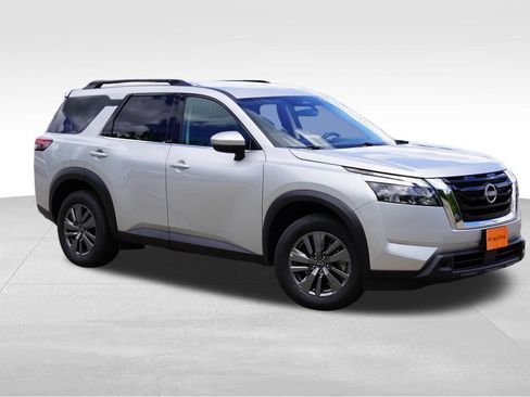Used 2025 Nissan Pathfinder SV FWD image 1