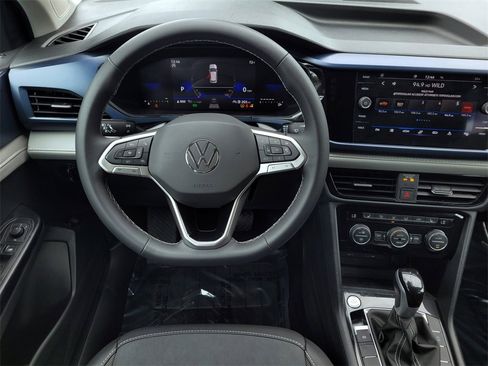 Used 2024 Volkswagen Taos SE image 13
