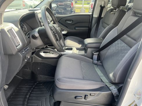 Used 2025 Nissan Frontier SV w/ SV Convenience Package image 16