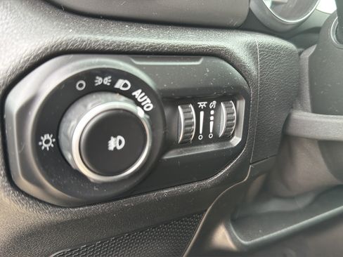 Used 2021 Jeep Wrangler Unlimited Sahara w/ Cold Weather Group AWD/4WD image 24