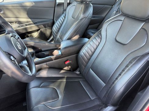 Used 2025 Hyundai Elantra Limited image 36