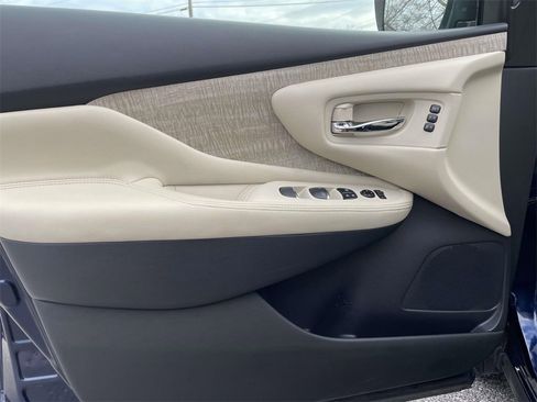 Used 2024 Nissan Murano SL image 16