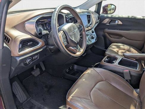 Used 2017 Chrysler Pacifica Limited w/ UConnect Theater Package image 2