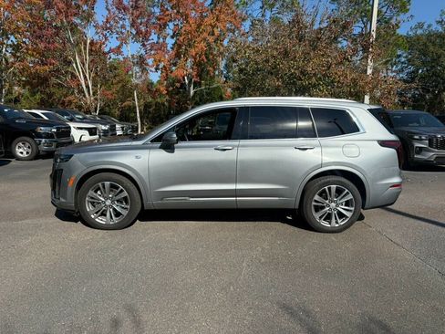 Used 2025 Cadillac XT6 Premium Luxury image 2