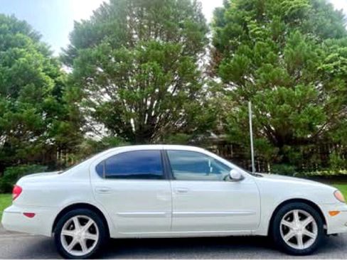 Used 2003 INFINITI I35 w/ Sunroof & Sunshade Pkg image 3