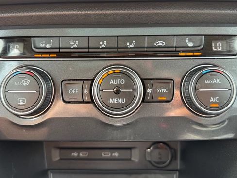 Used 2021 Volkswagen Tiguan SEL AWD/4WD image 34
