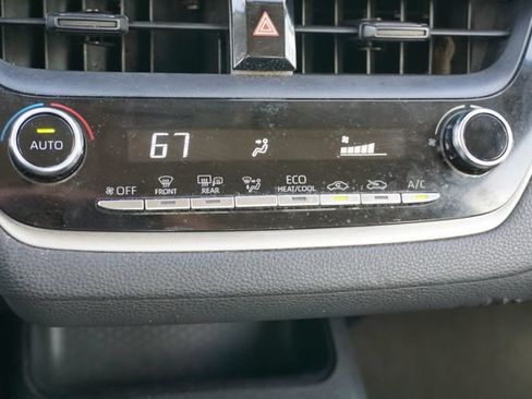 Used 2020 Toyota Corolla LE FWD image 29