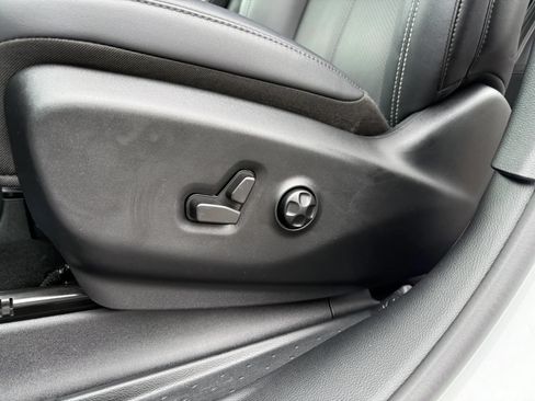 Used 2025 Chrysler Pacifica Select FWD image 14