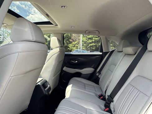 Used 2023 Honda HR-V EX-L image 9