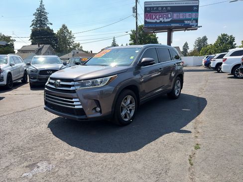 Used 2018 Toyota Highlander Limited AWD/4WD image 2