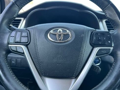 Used 2015 Toyota Highlander Limited w/ Driver Technology Package AWD/4WD image 18