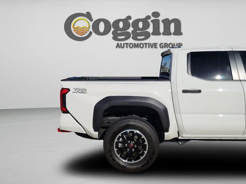 Certified 2025 Toyota Tacoma TRD Off-Road image 31