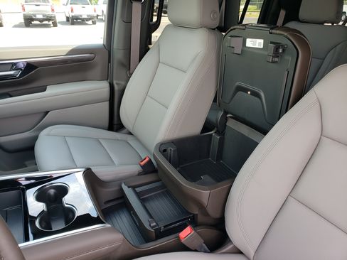 New 2026 Chevrolet Suburban Z71 w/ Z71 Off-Road Package AWD/4WD image 28