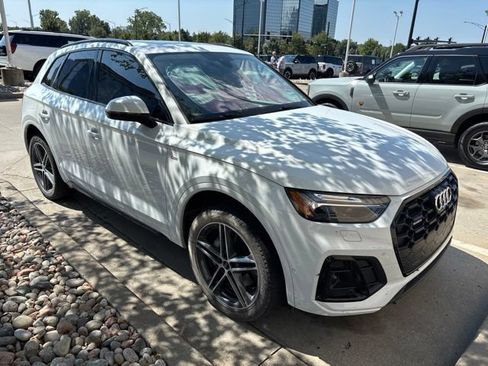 Used 2023 Audi Q5 e Prestige w/ Prestige Package AWD/4WD image 2