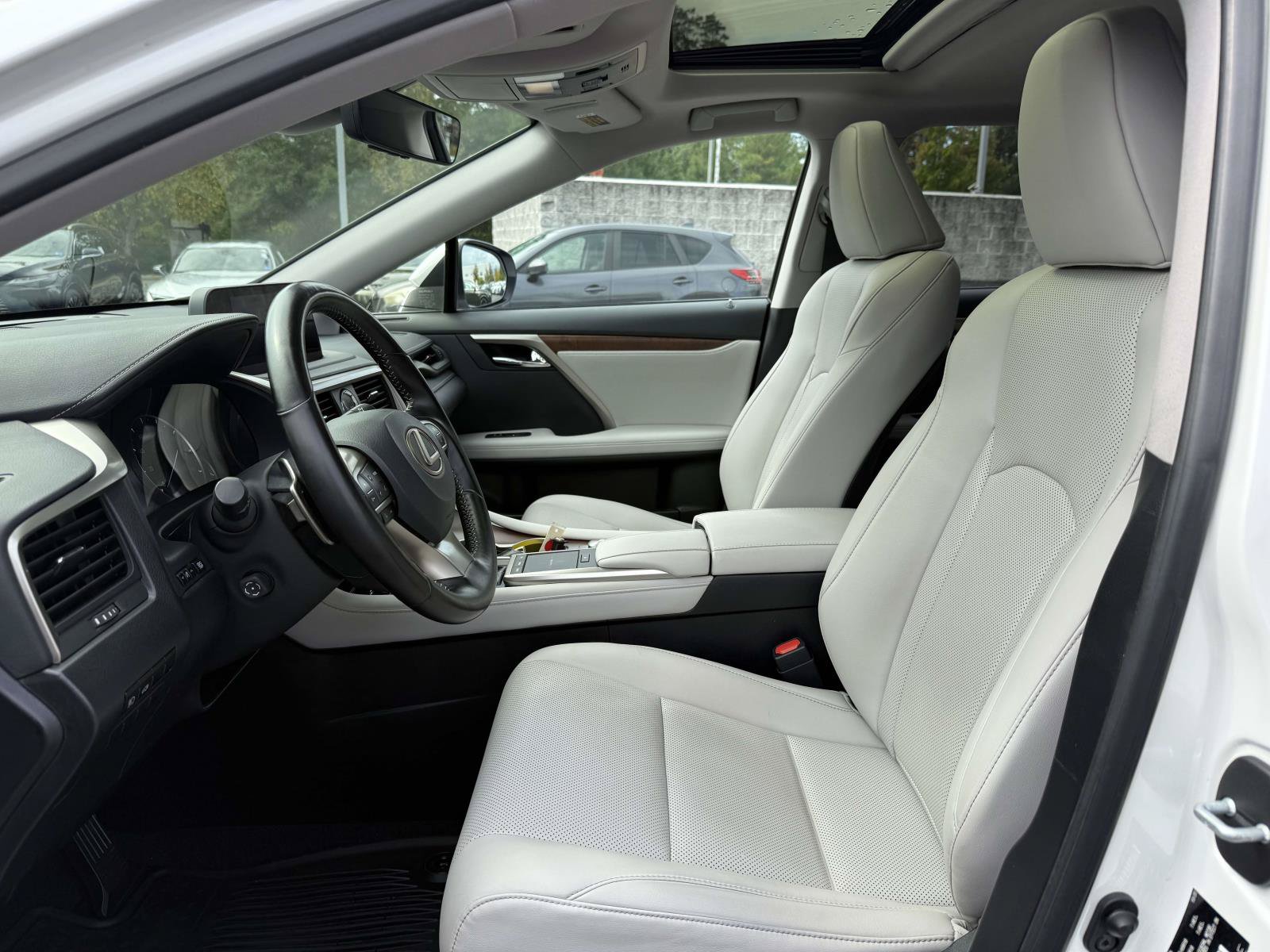 Used 2021 Lexus RX 350L Premium w/ Premium Package AWD/4WD image 13