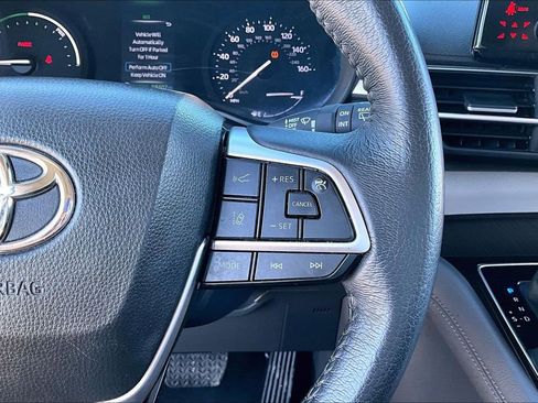 Used 2024 Toyota Sienna XLE image 12