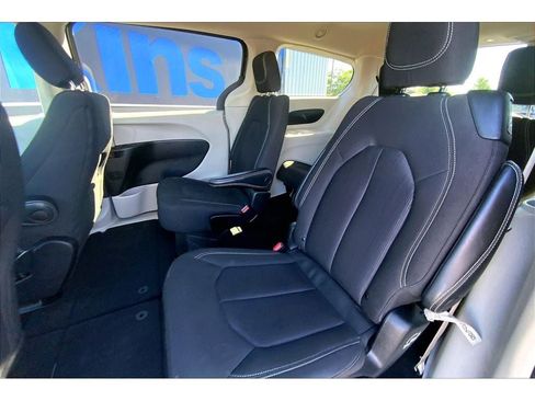 Used 2022 Chrysler Voyager LX FWD image 27