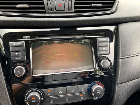 Used 2020 Nissan Rogue S FWD image 27