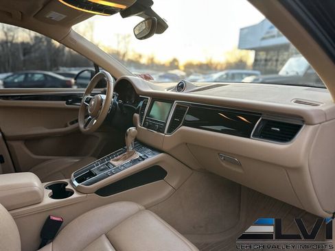 Used 2016 Porsche Macan S image 25