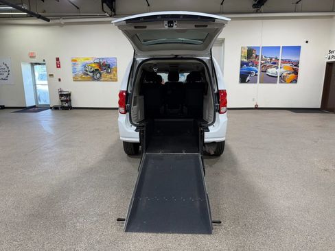 Used 2019 Dodge Grand Caravan SE FWD image 53