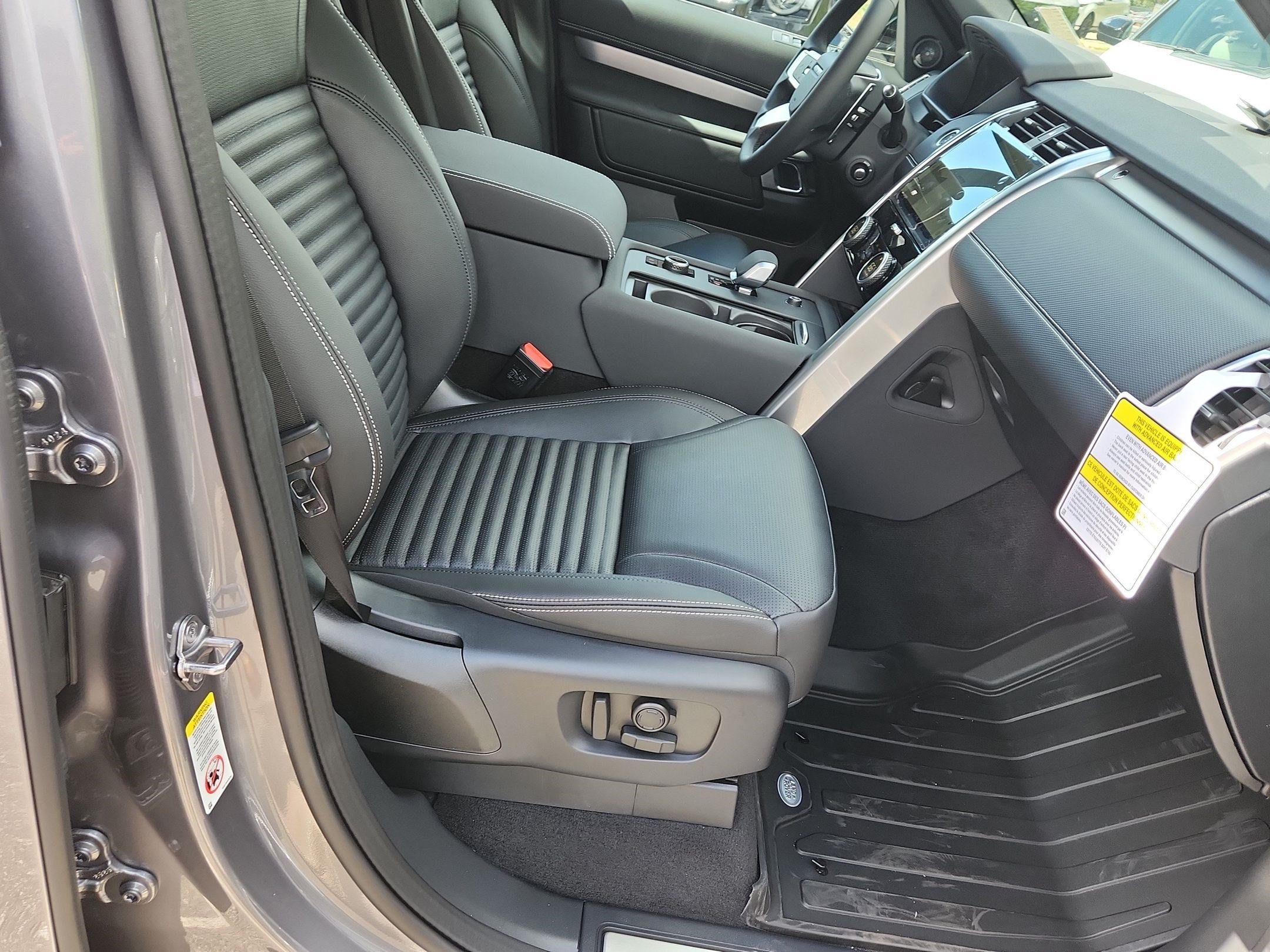 New 2026 Land Rover Discovery Dynamic SE AWD/4WD image 28