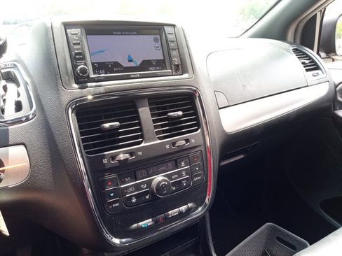 Used 2018 Dodge Grand Caravan GT FWD image 19