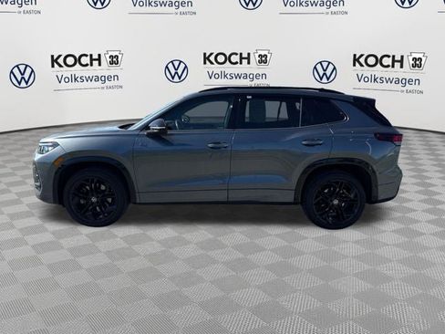 Used 2025 Volkswagen Tiguan SE R-Line AWD/4WD image 4