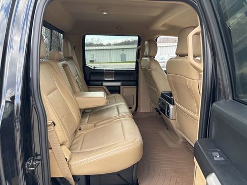 Used 2018 Ford F350 Lariat image 13