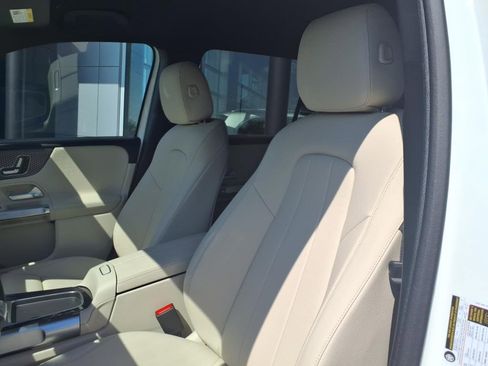 New 2025 Mercedes-Benz GLB 250 4MATIC image 13