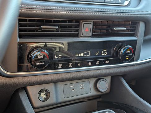 Used 2024 Nissan Rogue SV image 16