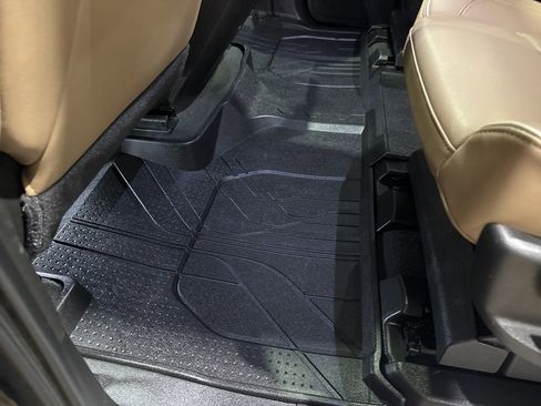 Used 2021 Chevrolet Tahoe Premier w/ Premium Package image 36