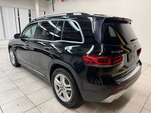 Used 2021 Mercedes-Benz GLB 250 4MATIC w/ Premium Package image 7