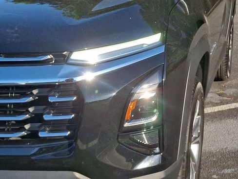 Used 2025 Chevrolet Equinox LT AWD/4WD image 9