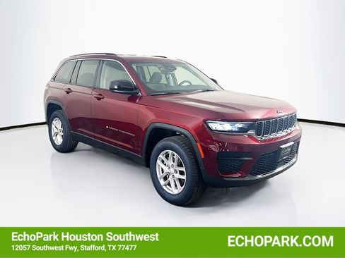 Used 2023 Jeep Grand Cherokee Laredo image 1