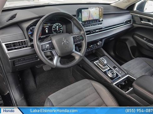 Used 2023 Mitsubishi Outlander SE image 17