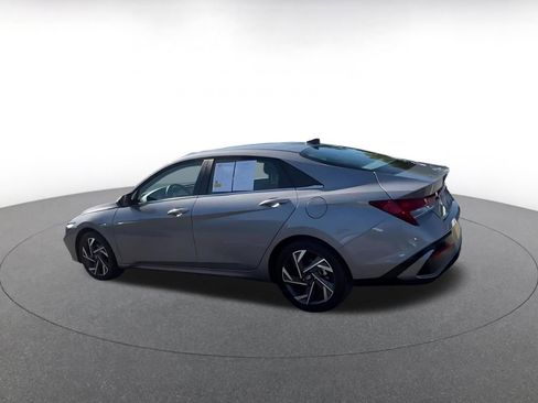 Used 2025 Hyundai Elantra SEL FWD image 11