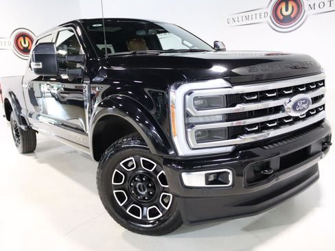 Used 2023 Ford F250 Platinum w/ FX4 Off-Road Package AWD/4WD image 12