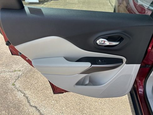 Used 2021 Jeep Cherokee Limited w/ Elite Package image 12